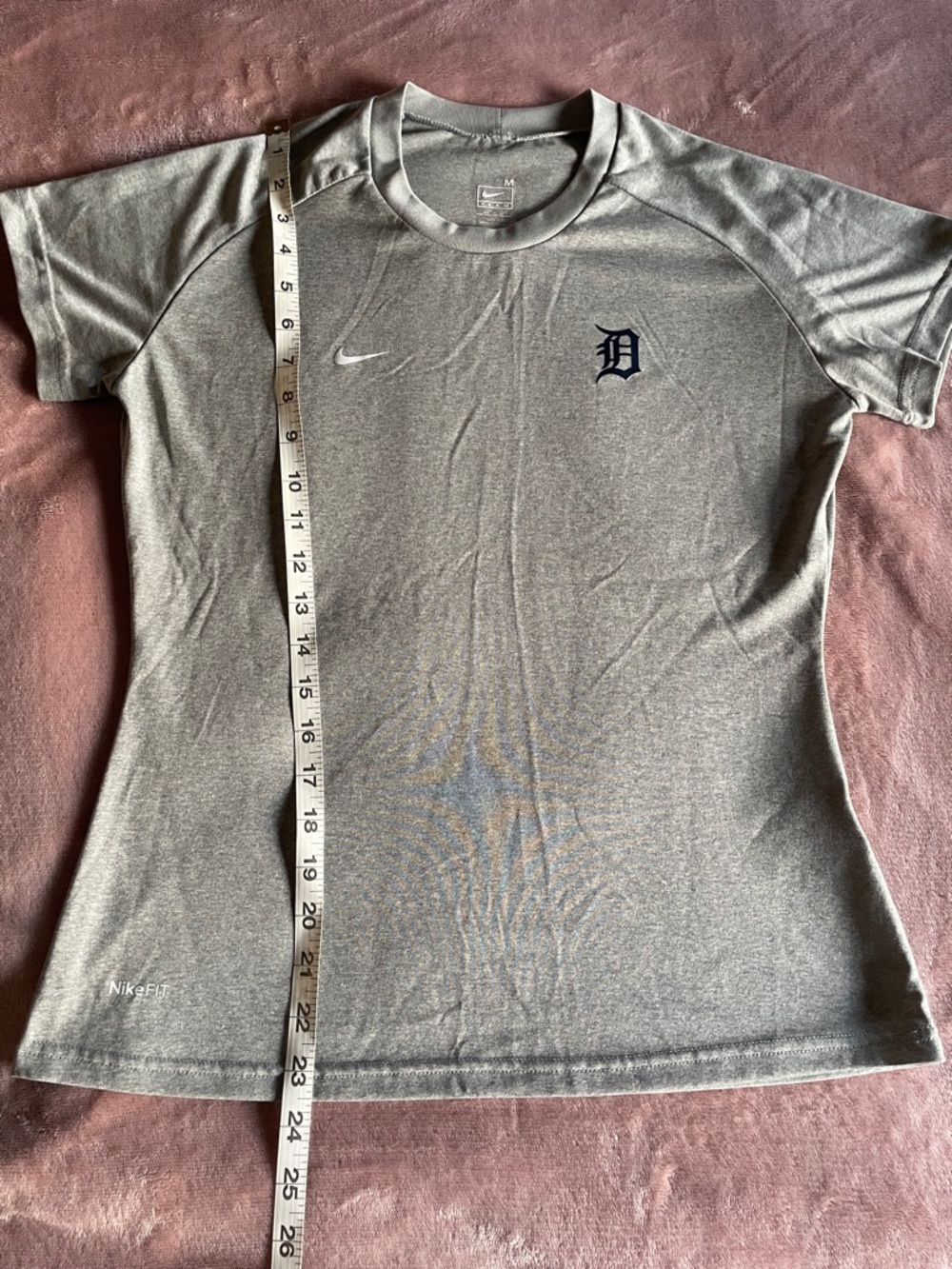 Nike Gray Women Athletic Tee with Detroit Tigers Old English D - Picture 5 of 10